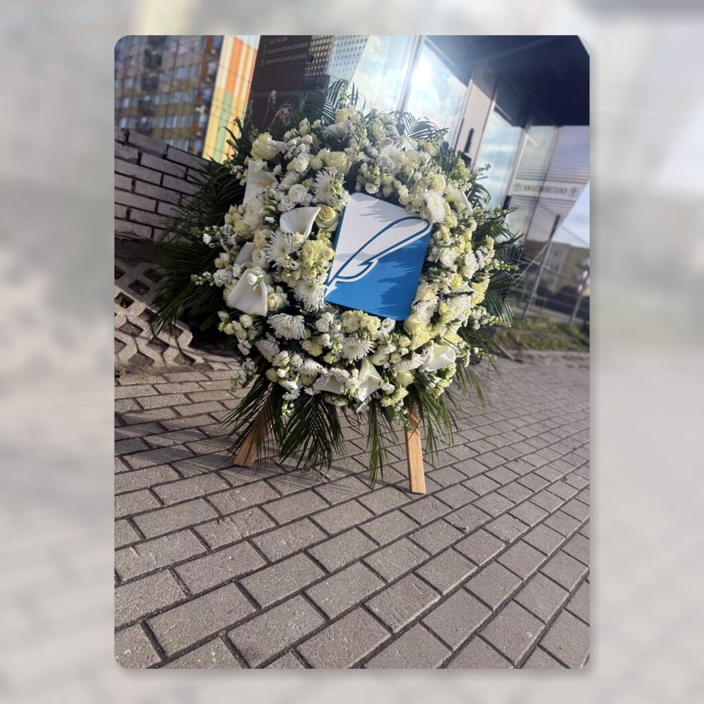 Wieniec pogrzebowy okrągły – Kwiaciarnia Bratek
